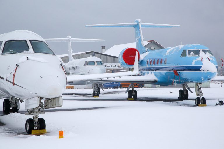 Zu Spitzenzeiten parkieren rund 50 Flugzeuge in Altenrhein. Der Wert geht in die Milliarden.  Foto: VN/Hofmeister