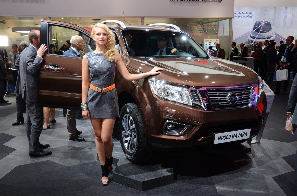 Nissan mit Pick-up und Crossover-Konzept