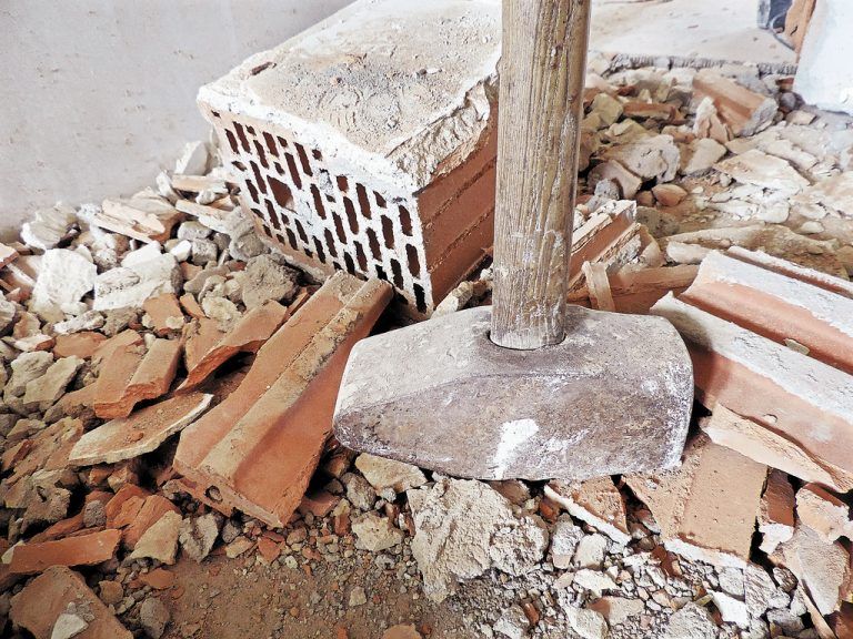 Zwischenwand. Wer in seiner Eigentumswohnung einen großen Raum durch eine neue Wand teilen möchte, benötigt dazu keine Zustimmung anderer. Fotos: Shutterstock, pixelio.de: Rainer Sturm, Klaus Bindernowski