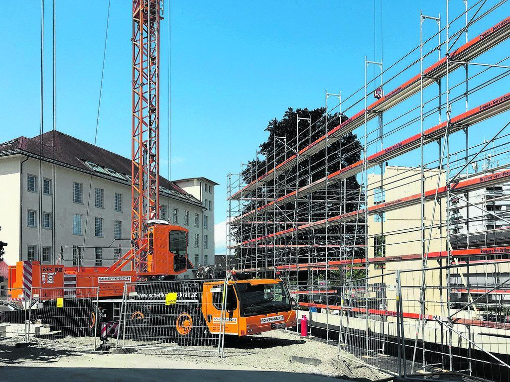 Aufrichten der Holzkonstruktion