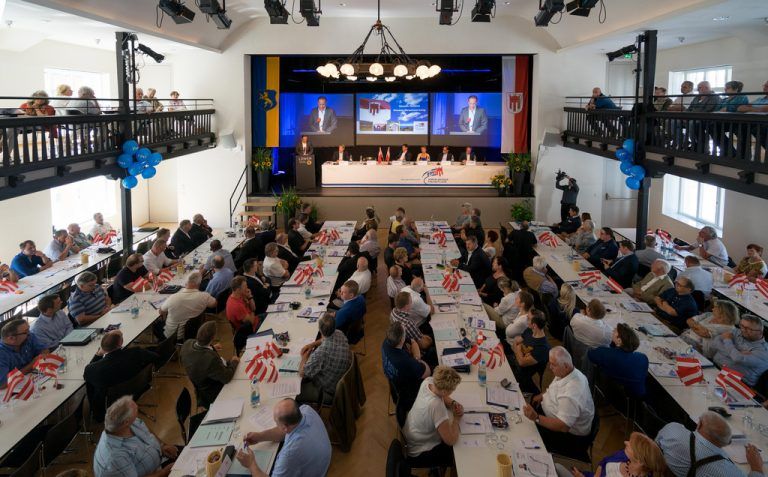 121 Delegierte fanden den Weg in den Emser Löwensaal.