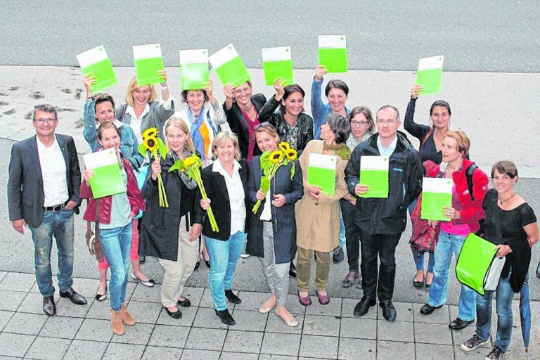 15 neue Deutsch-Profis haben vor Kurzem ihren Abschluss als DaF/DaZ-Trainer gemacht. Foto: Wifi