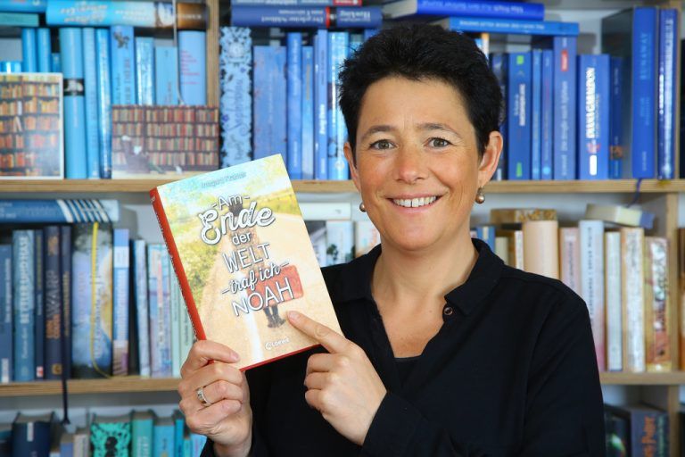 40 Verlage lehnten Kramers erstes Buch „Am Ende der Welt traf ich Noah“ ab, bis sie endlich eine Zusage bekam.
