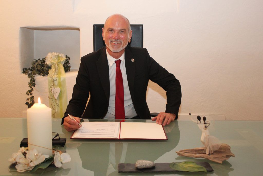 Der Mann mit den 1000 Hochzeiten