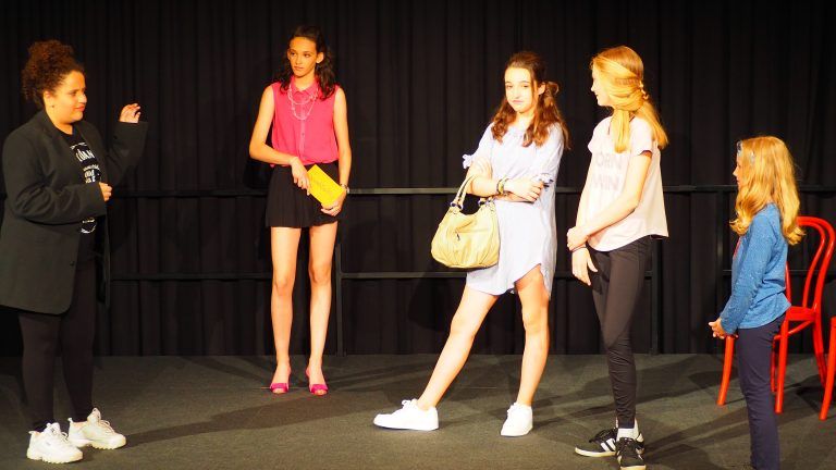 Das Theaterstück "Keine Ahnung" beschäftigt sich mit Szenen aus dem täglichen Leben. Egle