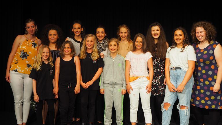 Die 13 jungen Schauspielerinnen lieferten eine beachtliche Talentprobe ab. Egle