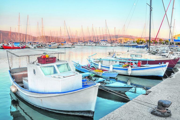 Abends kann man gemütlich dem Hafen entlangflanieren. Fotos: shutterstock