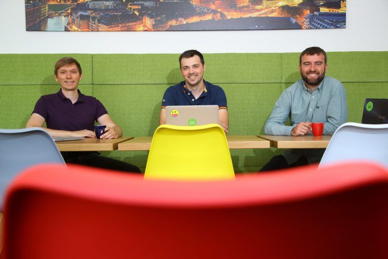 Alexander Bitsche, Tobias Klien und Daniel Ender (v. l.) bei Webgears in Götzis. Foto: VN/Hofmeister