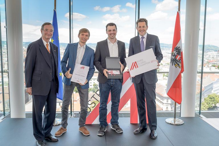 Alexander Bitsche und Tobias Klien (Webgears) mit WKO-Präsident Christoph Leitl und Staatssekretär Harald Mahrer. Foto: WKO