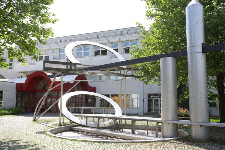 An der HTL Dornbirn soll Textiles nun doch auch in der Zukunft eine Rolle spielen. Foto: VN/Hofmeister