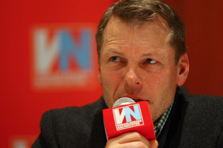 Stellte sich beim VN-Stammtisch auch vielen Kritikern: Landesveterinär Dr. Norbert Greber. Foto: VN/Hofmeister