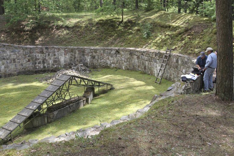 Archäologen fanden den Tunnel auf dem Gelände der ehemaligen Vernichtungsstätte Paneriai. Foto: AP