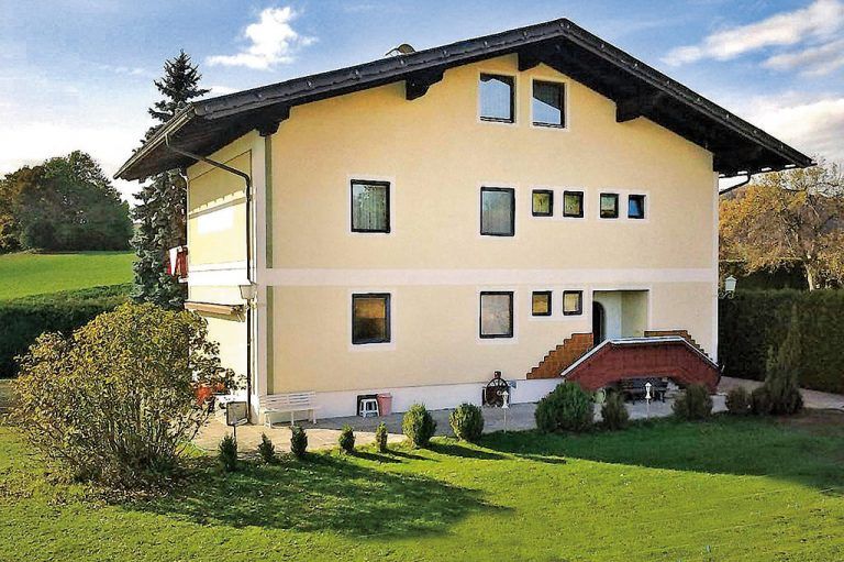 Bei großen Grundstücken kann eine Grundteilung sinnvoll sein.