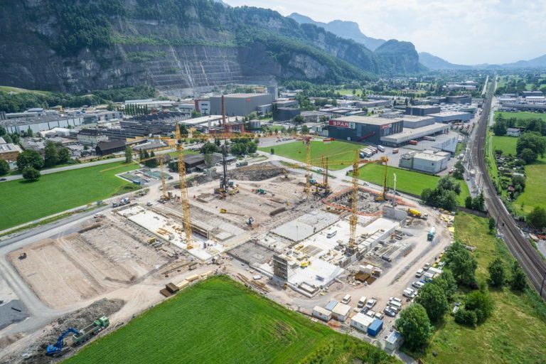 Beim künftigen Werk 8 in Dornbirn wurde mit den Bauarbeiten begonnen. Bis Sommer 2018 soll hier ein Stanzzentrum mit Hochregal- und Bandstahllager entstehen. VN/Hartinger