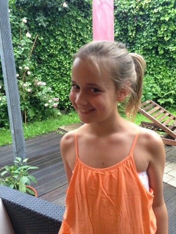 Carla,10 JahreFür mich war Theaterspielen schon von klein auf ein großer Teil in meinem Leben. Meine Mama hat mir auch erzählt, dass ich früher schon gerne die Lustige gespielt habe. Beim Schauspielen muss man nicht schüchtern sein, und keiner muss sich für etwas schämen. Außerdem ist es immer sehr lustig.