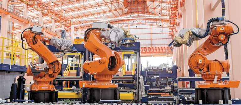 Damit die Industrieroboter richtig arbeiten, braucht es entsprechende Anleitungen – das macht SCCH. Fotolia/Tipchai