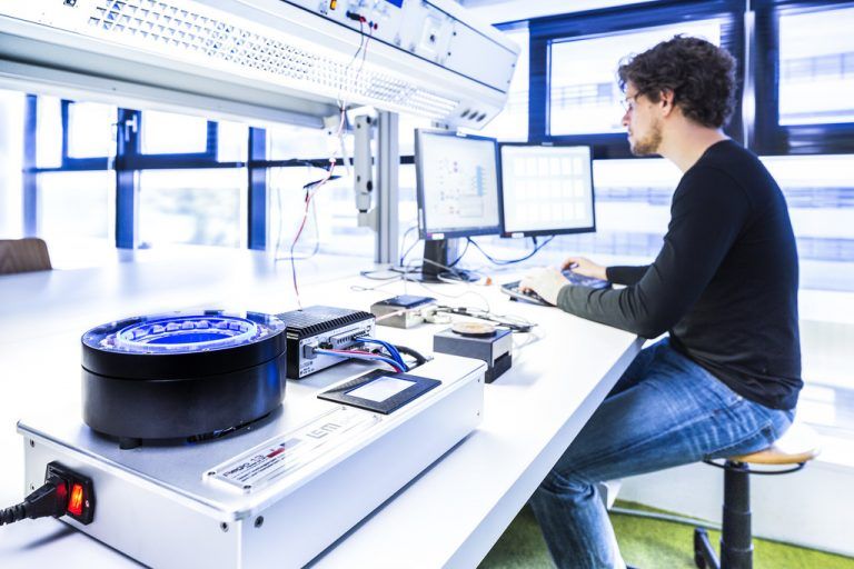 Das Linz Center of Mechatronics GmbH (LCM) entwickelt zusammen mit der Wirtschaft z. B. den lagerlosen Torquemotor.  Foto: Team Eder