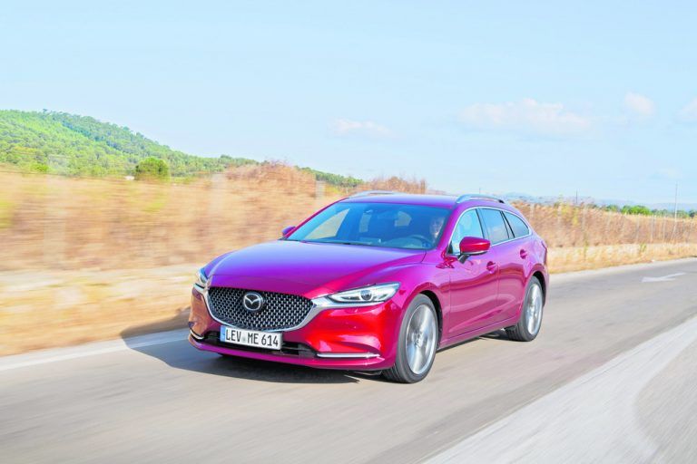 Das Mazda6-Design wurde 2018 retuschiert, die Technik aktualisiert. Das gilt für die Limousine und den Sport Combi. Das Leistungsoffert aus Dieseln und Benzinern reicht von 145 bis 184 PS, ab 150 PS besteht eine Option auf Allradantrieb. Der Preis: ab 36.690 Euro (G145 „Attraction“).