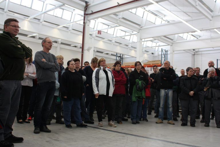 Das Zumtobel-Werk in Usingen wird mit Ende August geschlossen. Am Donnerstag wurden die Mitarbeiter informiert.  Foto: Katja Winter