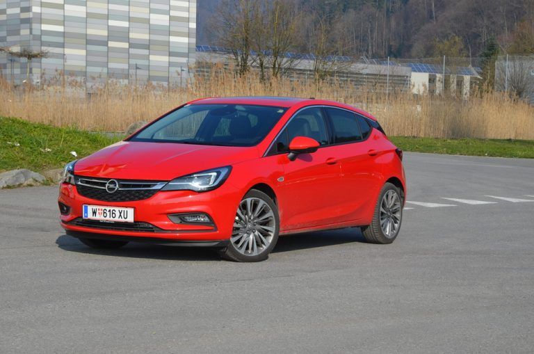 Der neue Opel Astra leistet sich kaum Schwächen. Das erklärt, warum er mit Auszeichnungen überhäuft wird. Fotos: VN/Gasser