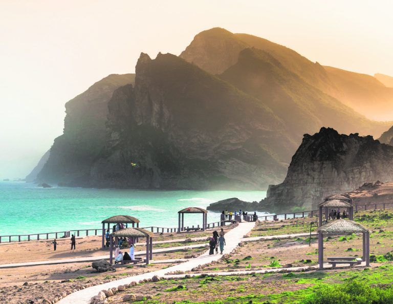 Der Oman eignet sich mit seinen wunderschönen Sandstränden perfekt für einen Badeurlaub. shutterstock (5)