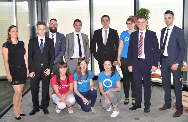 Die Nachwuchsberater der Vorarlberger Sparkassen nahmen ihre Abschlusszeugnisse entgegen. Foto: Sparkasse