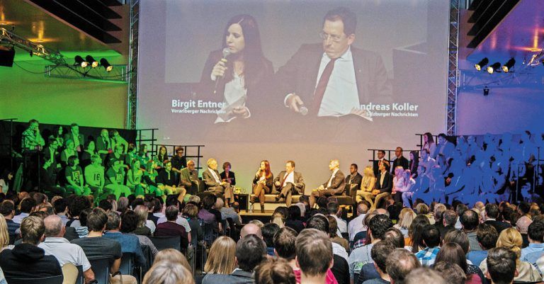 Die Vorarlberger Nachrichten, Salzburger Nachrichten, Tiroler Tageszeitung, Oberösterreichische Nachrichten, Kleine Zeitung und „die Presse“ luden zum Duell um die Hofburg. Moderiert wurden die Runden jeweils von zwei Journalisten. Beim Thema Innenpolitik am Podium: VN-Innenpolitikchefin Birgit Entner und Andreas Koller (SN).  Fotos: KLZ/Fuchs