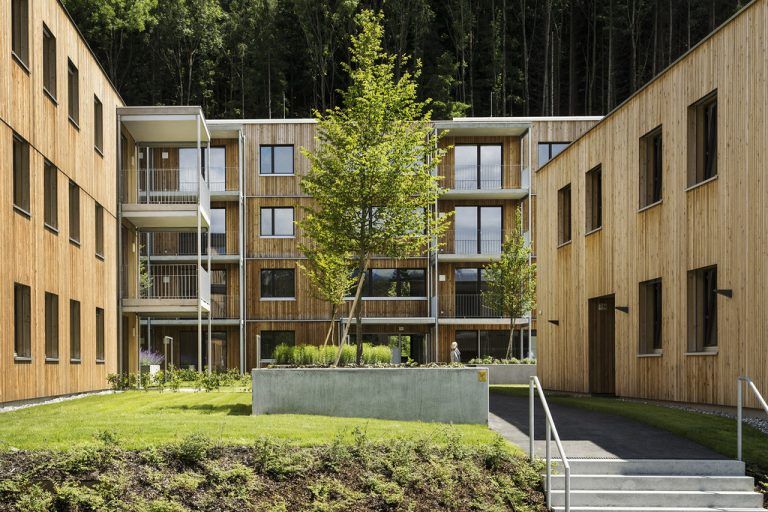 Die Wohnanlage Bludenz besteht aus 48 Wohnungen (Mietwohnungen, betreutes Wohnen und sieben Dienstwohnungen). Fotos: vogewosi