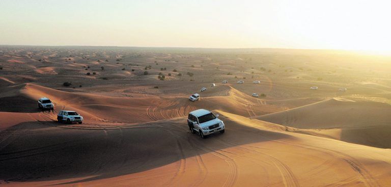 Eine Fahrt mit dem Jeep über die Sanddünen ist abenteurlich und wunderschön.