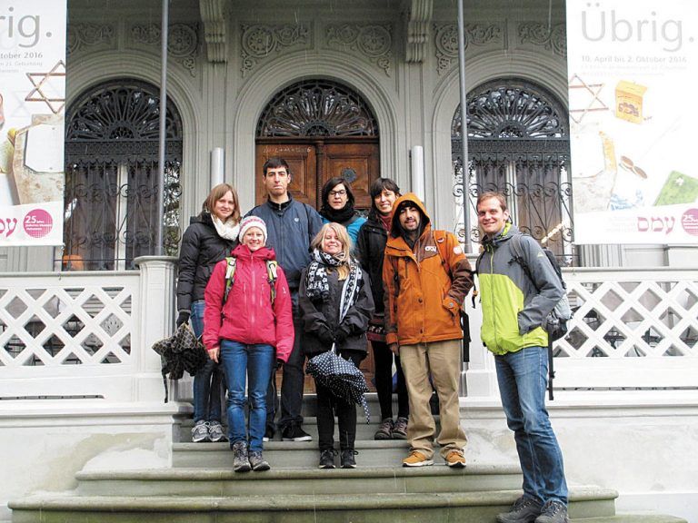 Eine Gruppe junger Menschen war vor Kurzem zu Besuch im Jüdischen Museum in Hohenems.