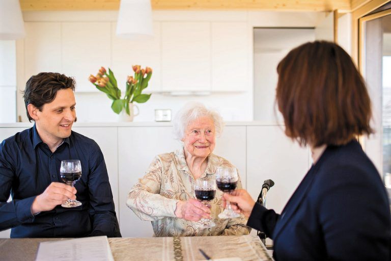 Erna Dür hat mit ihrer Schwester den Bau beauftragt und als Bauherrin begleitet. Die Kommunikation mit Architekt Reinhard Weber klappte von Anfang an.