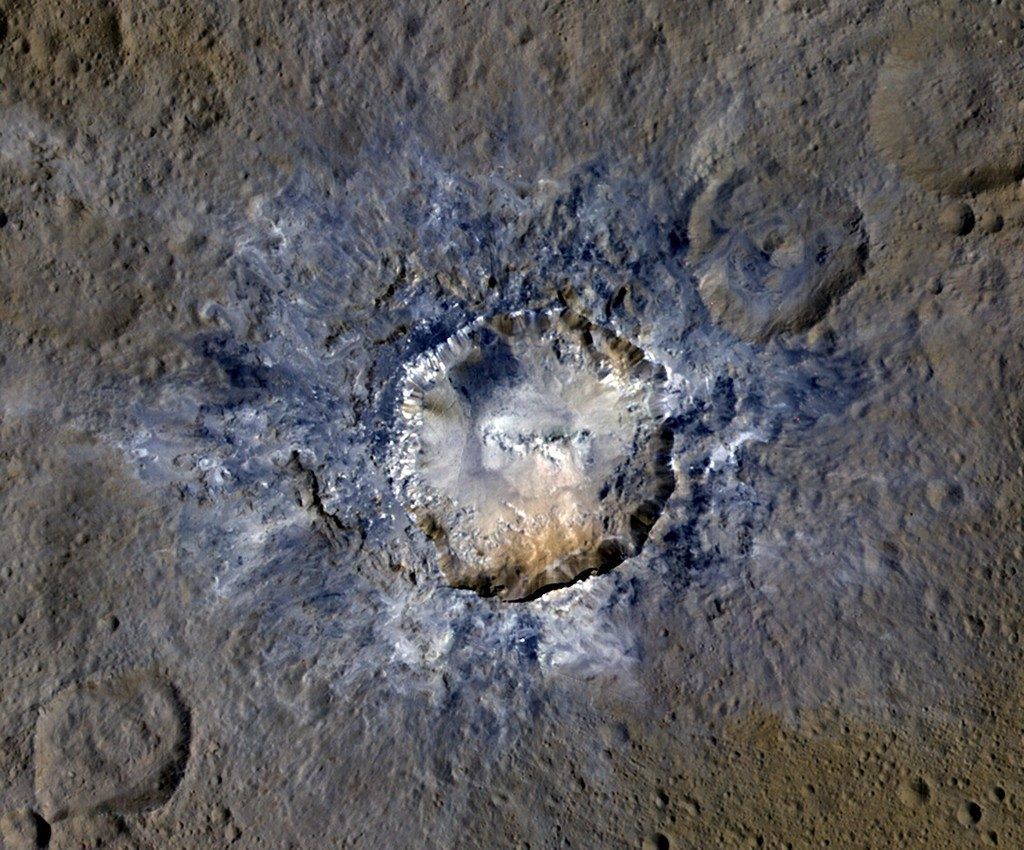 NASA-Raumsonde findet helle Krater auf Zwergplanet Ceres