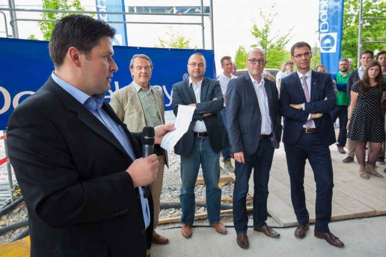 Ein Baum für den Millionenbau