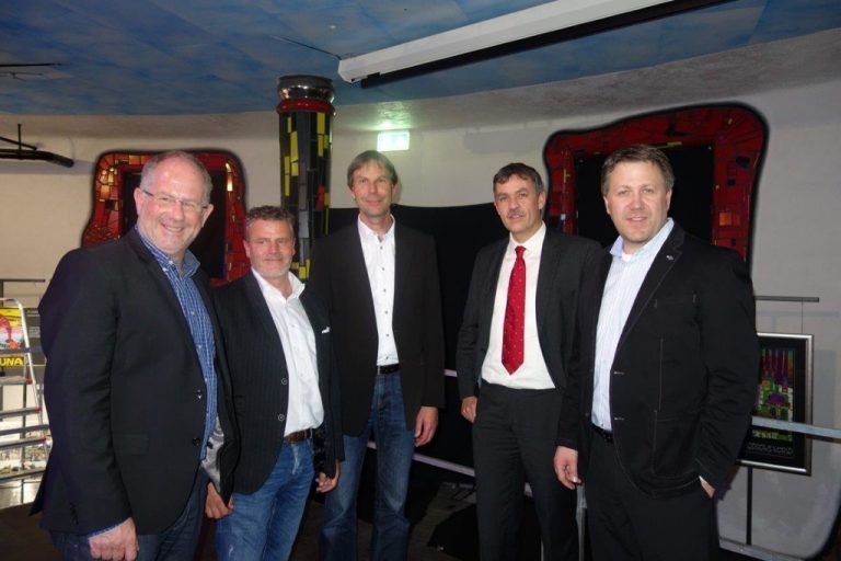 Fünf Mann hoch unterrichtete der Flughafen Altenrhein über Möglichkeiten, Fluglärm zu dezimieren. Foto: Öhler