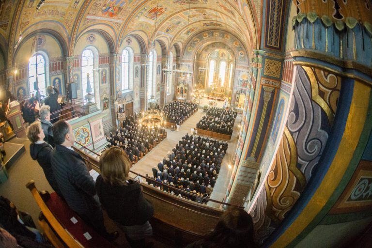 Hunderte Trauergäste aus Politik und Wirtschaft beim Trauergottesdienst in Dornbirn. Foto: VN/Steurer