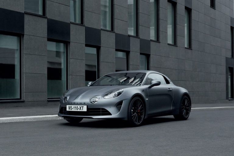 Im Rahmen der 24 Stunden von Le Mans stellt der sportliche Renault-Ableger Alpine eine geschärfte Version der A110 mit Namenszusatz S vor. Das neue Topmodell zeichnet sich durch eine um 40 PS auf 292 PS und auf 320 Newtonmeter Drehmoment gesteigerte Leistung aus. Die Markteinführung erfolgt im Herbst, Preise sind noch nicht bekannt.