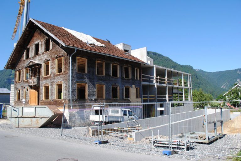 In Bezau wird ein Haus revitalisiert und mit einem Neubau verbunden.