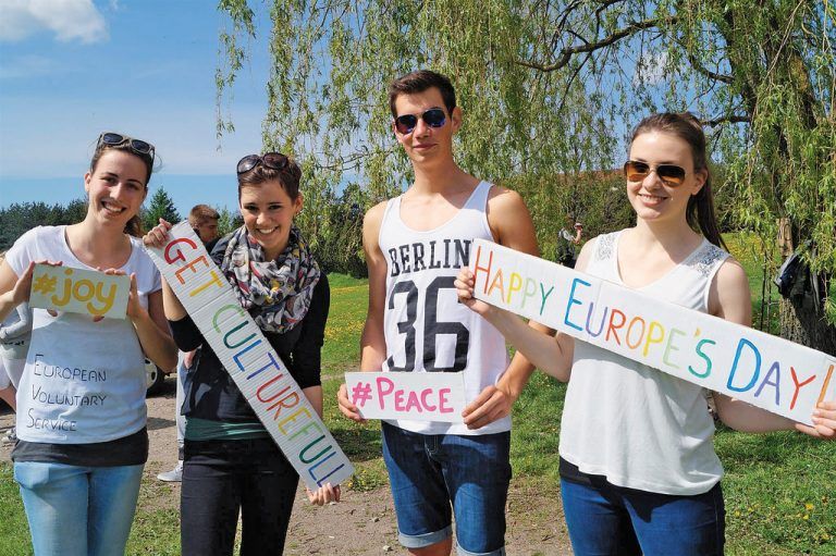 In diesem Jahr wird der Europäische Freiwilligendienst (EFD) 20 Jahre. Fotos: AHA