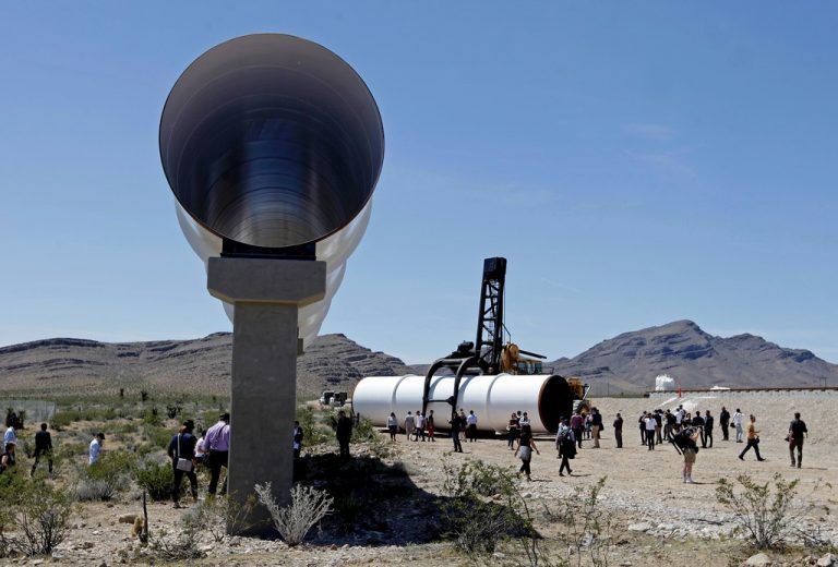 In Kapseln, die durch Röhren jagen, in kurzer Zeit Hunderte Kilometer weit reisen. Nicht für alle klingt diese Zukunftsvision unrealistisch. Foto: AFP