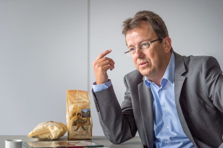 Wolfgang Frick referiert und diskutiert in Schwarzach.