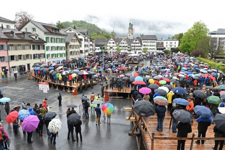 Jedes Jahr am ersten Sonntag im Mai sieht der Glarner Zaunplatz so aus. Fotos: Südostschweiz/Maya Rhyner