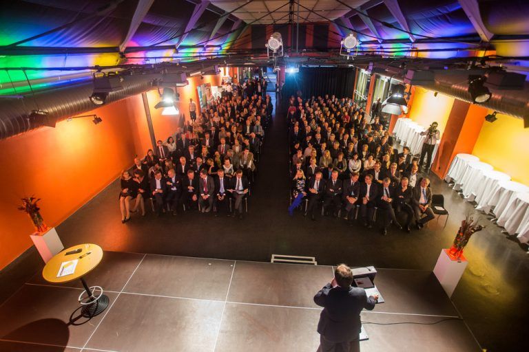 KMU-Preisverleihung 2015 in der Otten Gravour in Hohenems: Würdiger Rahmen für die besten Klein- und Mittelbetriebe. Foto: VN/Steurer