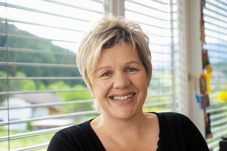 Michaela Gort hat jetzt gut lachen. Das anstrengende Maturajahr mit ihrer 5c hat sie erfolgreich absolviert. Foto: Privat