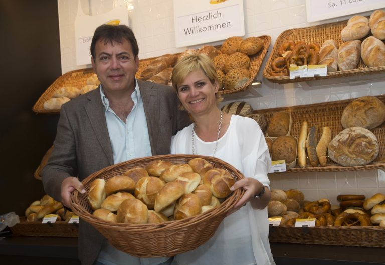 Monika und Egon Haag führen die Bäckerei. Foto: VN/Paulitsch
