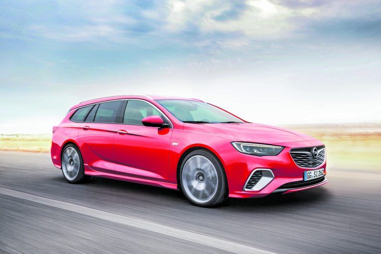 Opel Insignia Sports Tourer: In der aktuellen Entwicklungsstufe ist er auch in den Allradvarianten „Country Tourer“ und „GSI“ orderbar.