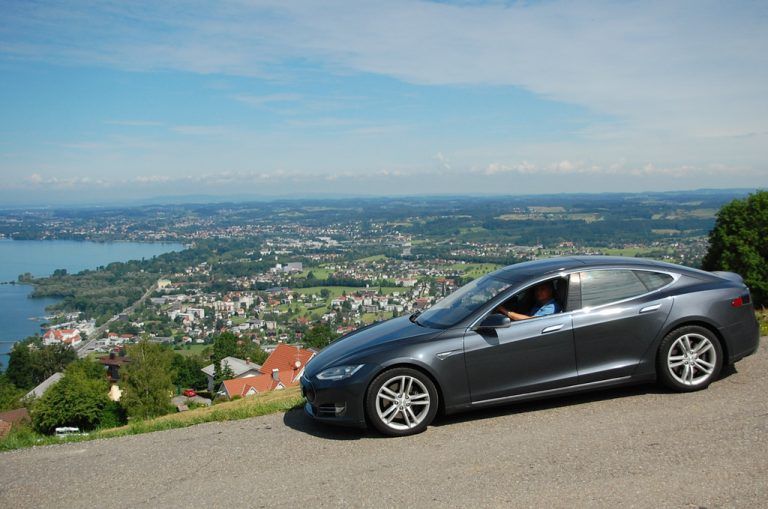 Panorama-Testfahrt mit dem Tesla Model S oberhalb des Bodensees.