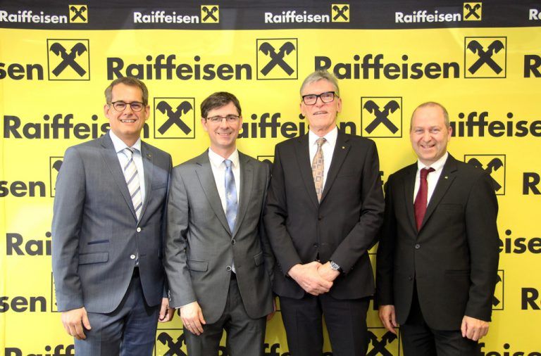 Richard Erne (Vorstand Feldkirch) mit Vorstand Michael Alge, Vorstandsvorsitzender Wilfried Hopfner und Neu-Vorstand Jürgen Kessler. RB