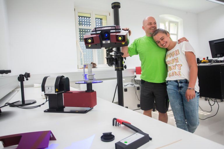 Ronja besuchte ihren Papa in der Qualitätssicherung.