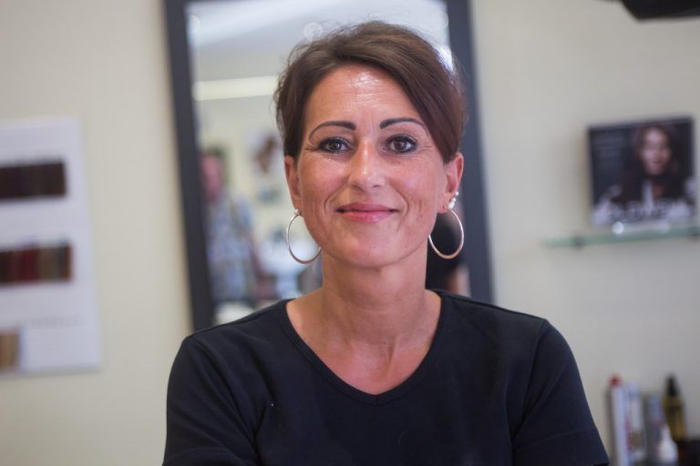 Sandra TollgreveFriseurinWir haben einen feinen Chef, lange Mittagspausen, nette Kolleginnen und einen tollen Beruf, bei dem man viel mit Menschen zu tun hat.