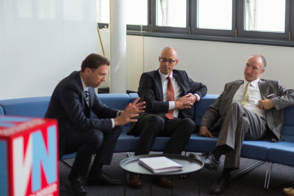 Herausforderung Nie­drigzinsen. Schoellerbank sieht in Aktien langfristig Stabilität.